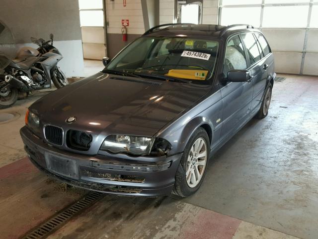 WBAAR3341YJM02753 - 2000 BMW 323 IT SILVER photo 2