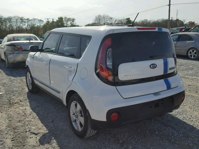 KNDJN2A22H7503386 - 2017 KIA SOUL WHITE photo 3