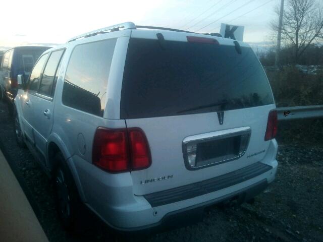 5LMFU28RX3LJ29811 - 2003 LINCOLN NAVIGATOR WHITE photo 3
