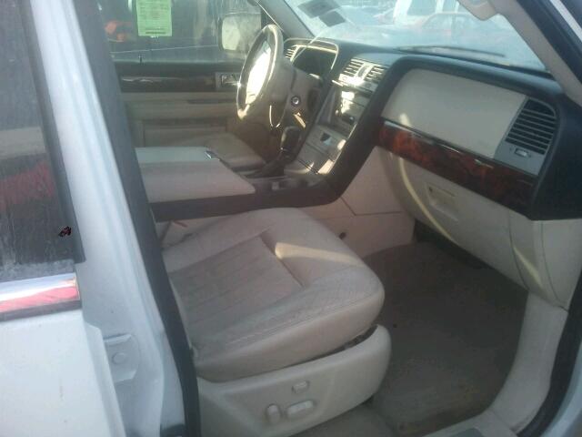 5LMFU28RX3LJ29811 - 2003 LINCOLN NAVIGATOR WHITE photo 5