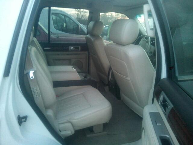 5LMFU28RX3LJ29811 - 2003 LINCOLN NAVIGATOR WHITE photo 6