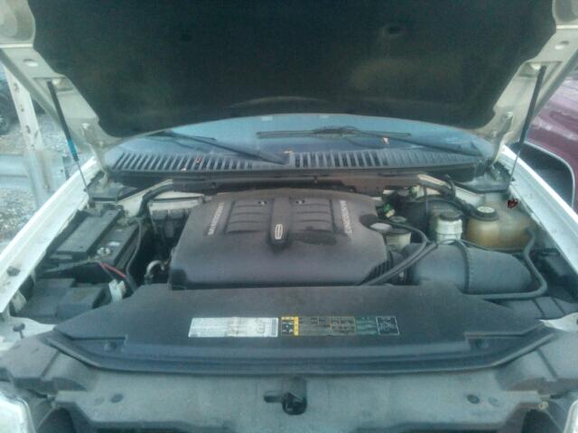 5LMFU28RX3LJ29811 - 2003 LINCOLN NAVIGATOR WHITE photo 7