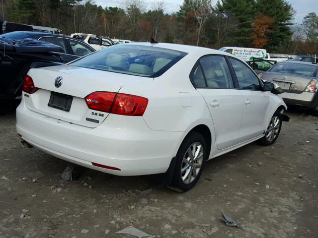 3VWDZ7AJ6BM391918 - 2011 VOLKSWAGEN JETTA SE WHITE photo 4