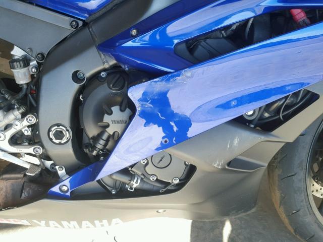 JYARJ12E56A010606 - 2006 YAMAHA YZFR6 BLUE photo 7