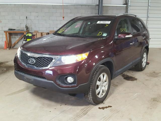 5XYKT4A63DG369400 - 2013 KIA SORENTO LX MAROON photo 2