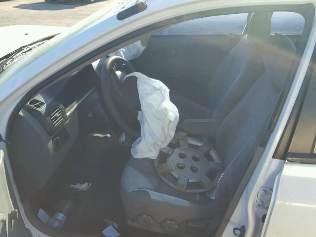 KNADC123916513071 - 2001 KIA RIO WHITE photo 5