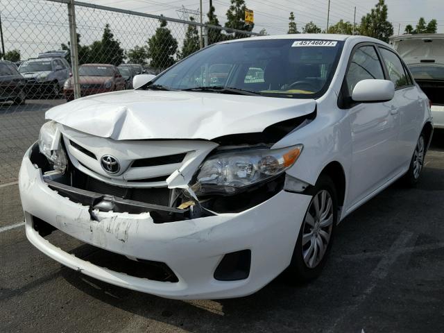 2T1BU4EE6CC825334 - 2012 TOYOTA COROLLA BA WHITE photo 2