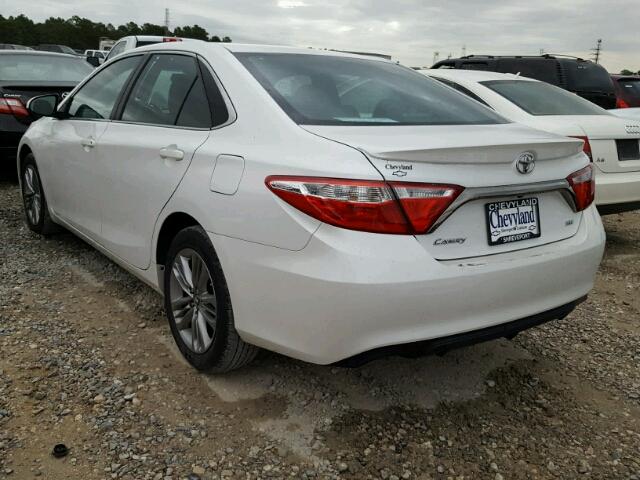 4T1BF1FK7GU555791 - 2016 TOYOTA CAMRY LE თეთრი ფოტო 3