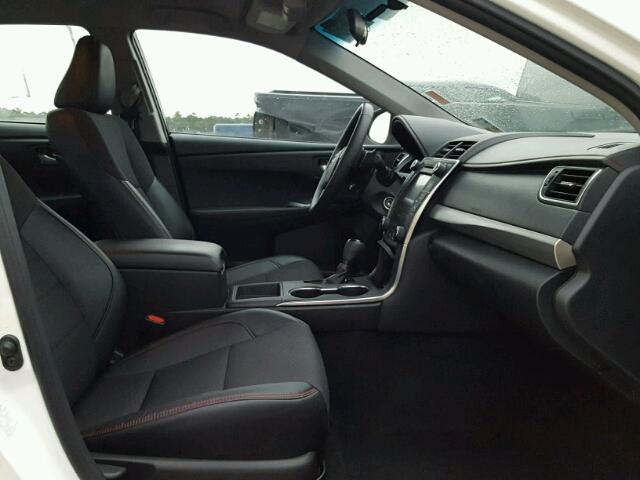 4T1BF1FK7GU555791 - 2016 TOYOTA CAMRY LE თეთრი ფოტო 5