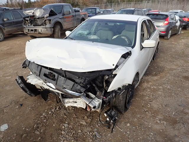 3FAHP0HA1BR193067 - 2011 FORD FUSION SE WHITE photo 2