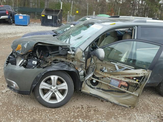 5TDDK3EH6DS225330 - 2013 TOYOTA HIGHLANDER GRAY photo 9