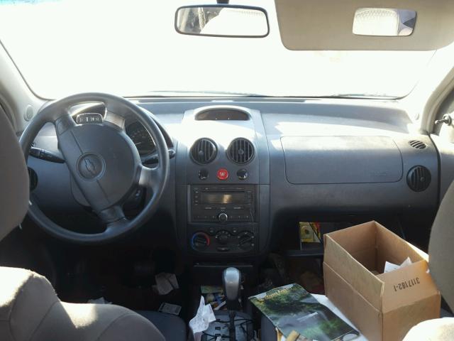 KL1TD66688B086648 - 2008 CHEVROLET AVEO BASE Srebrny zdjęcie 9