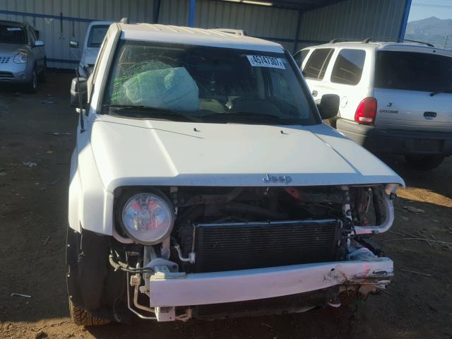 1C4NJRBBXFD411798 - 2015 JEEP PATRIOT SP WHITE photo 10