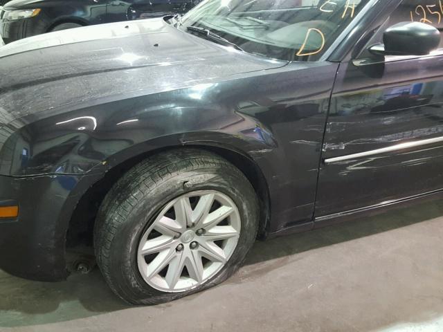 2C3KA43R28H123690 - 2008 CHRYSLER 300 LX BLACK photo 9