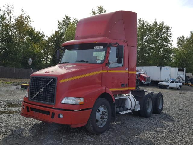 4V4MC9GH84N356900 - 2004 VOLVO VN VNM RED photo 2