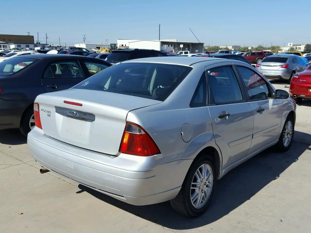 1FAFP34N77W299805 - 2007 FORD FOCUS SILVER photo 4