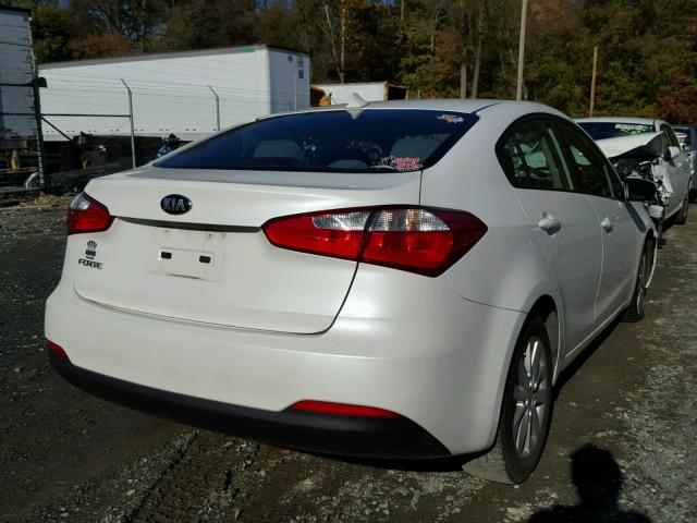 KNAFX4A67F5415406 - 2015 KIA FORTE LX WHITE photo 4