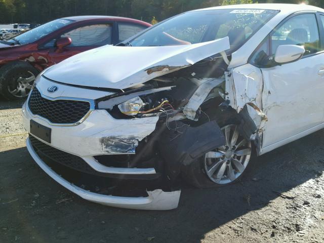 KNAFX4A67F5415406 - 2015 KIA FORTE LX WHITE photo 9