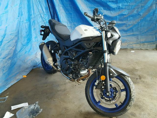 JS1VP55A2H2100773 - 2017 SUZUKI SFV650 WHITE photo 1