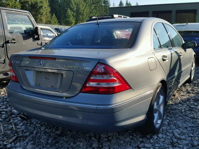 WDBRF40J95A769666 - 2005 MERCEDES-BENZ C BLUE photo 4