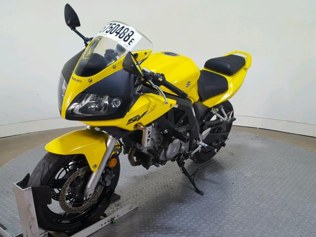 JS1VP53A652101052 - 2005 SUZUKI SV650 YELLOW photo 4