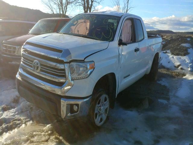 5TFUM5F12GX069230 - 2016 TOYOTA TUNDRA DOU WHITE photo 2