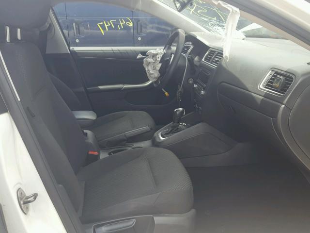 3VW2K7AJ3EM412028 - 2014 VOLKSWAGEN JETTA BASE თეთრი ფოტო 5