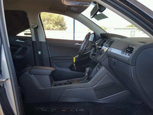 3VV3B7AX9JM079907 - 2018 VOLKSWAGEN TIGUAN SE GRAY photo 5