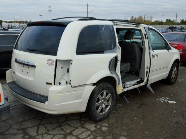 2A8HR44H58R793063 - 2008 CHRYSLER TOWN & COU WHITE photo 4