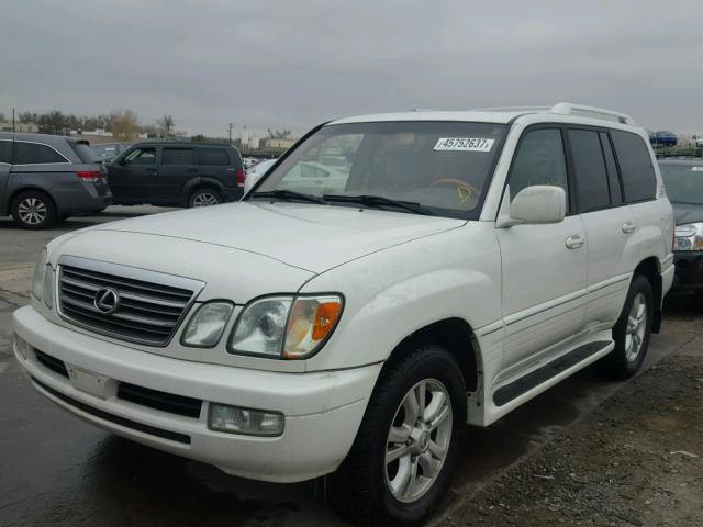 JTJHT00W743541286 - 2004 LEXUS LX WHITE photo 2