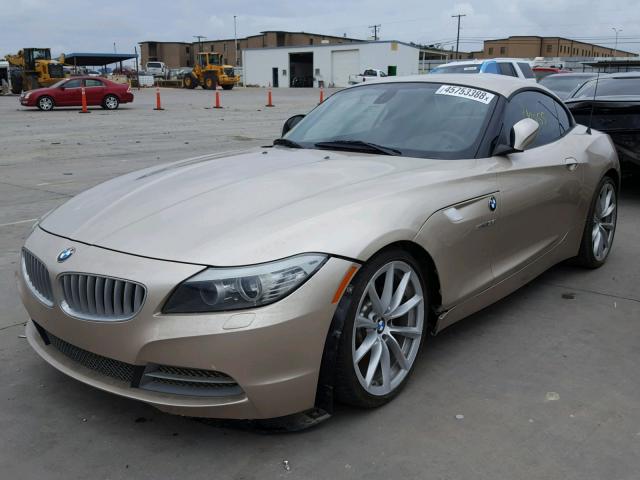 WBALM7C50BE382860 - 2011 BMW Z4 SDRIVE3 BEIGE photo 2