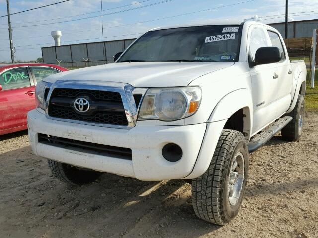 5TFJX4GN4BX002238 - 2011 TOYOTA TACOMA DOU WHITE photo 2