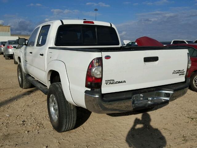 5TFJX4GN4BX002238 - 2011 TOYOTA TACOMA DOU WHITE photo 3