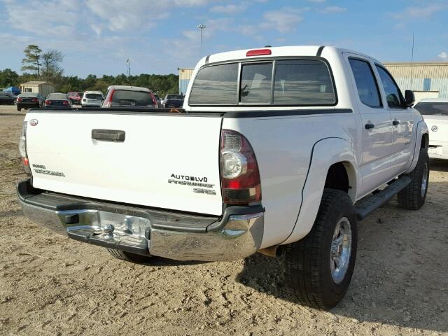 5TFJX4GN4BX002238 - 2011 TOYOTA TACOMA DOU WHITE photo 4