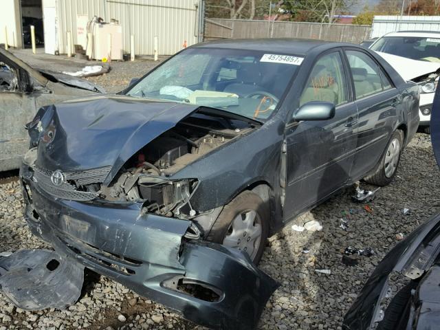 JTDBE32K720134839 - 2002 TOYOTA CAMRY LE GREEN photo 2