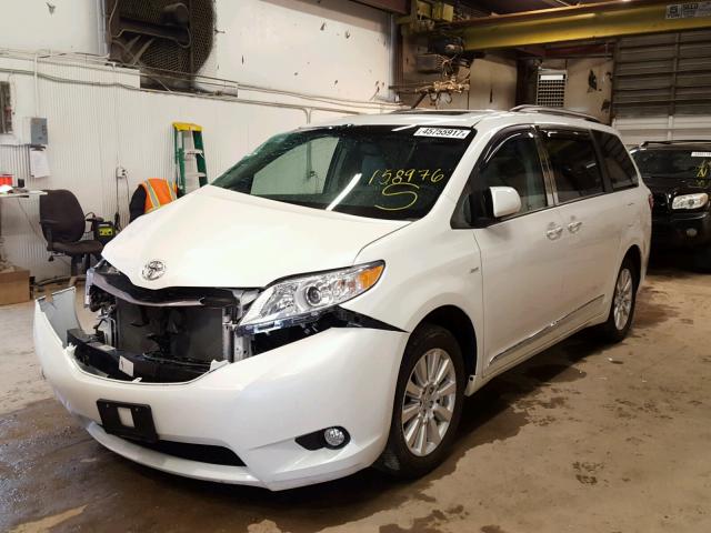 5TDDZ3DC4HS158976 - 2017 TOYOTA SIENNA XLE WHITE photo 2