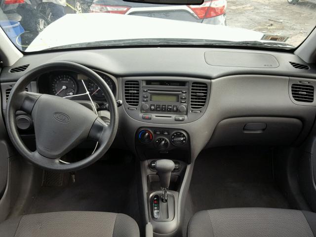 KNADE123366179685 - 2006 KIA RIO GRAY photo 9