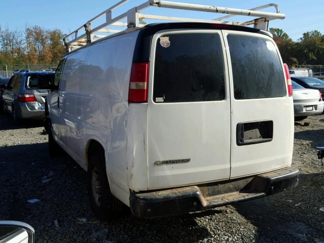 1GCGG25C581173799 - 2008 CHEVROLET EXPRESS G2 WHITE photo 3