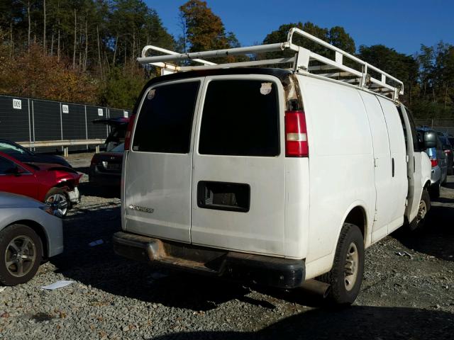 1GCGG25C581173799 - 2008 CHEVROLET EXPRESS G2 WHITE photo 4