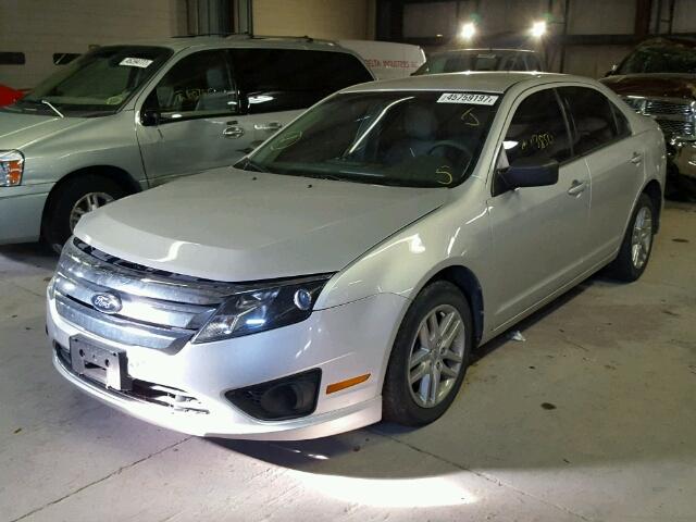 3FAHP0GA1AR336809 - 2010 FORD FUSION S SILVER photo 2