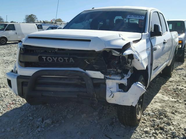 5TFUW5F1XFX450090 - 2015 TOYOTA TUNDRA DOU WHITE photo 2