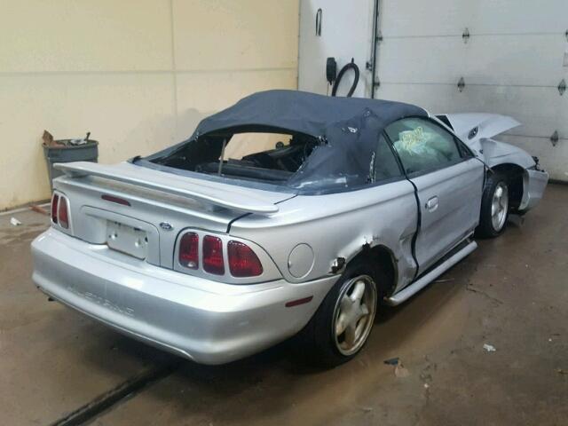 1FAFP4444WF254056 - 1998 FORD MUSTANG SILVER photo 4