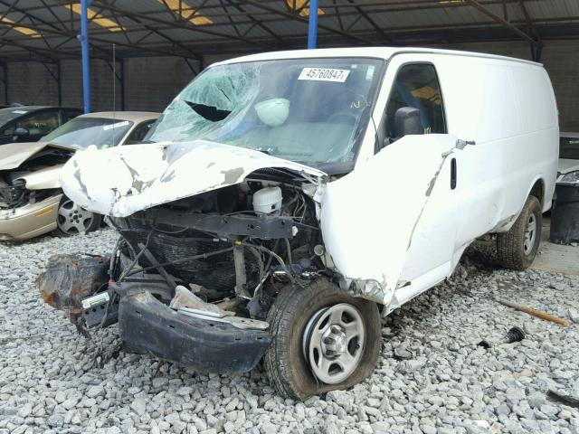 1GCFG154681226427 - 2008 CHEVROLET EXPRESS G1 WHITE photo 2