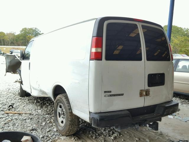 1GCFG154681226427 - 2008 CHEVROLET EXPRESS G1 WHITE photo 3