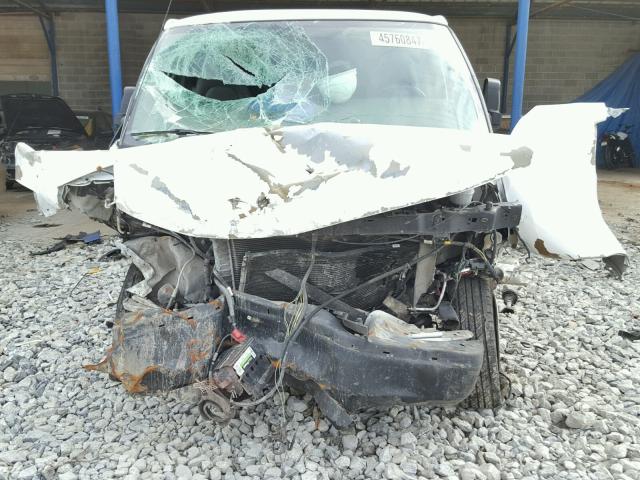 1GCFG154681226427 - 2008 CHEVROLET EXPRESS G1 WHITE photo 9