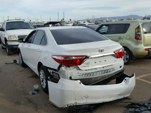 4T1BF1FK0HU807303 - 2017 TOYOTA CAMRY LE WHITE photo 3