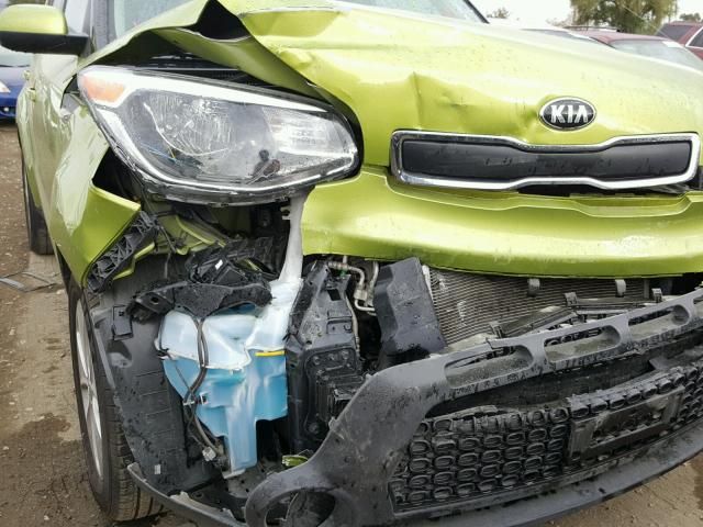 KNDJN2A27E7715034 - 2014 KIA SOUL GREEN photo 9