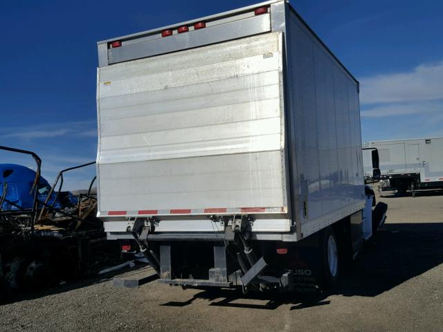 1FVACWDC55HU45558 - 2005 FREIGHTLINER M2 106 MED WHITE photo 4