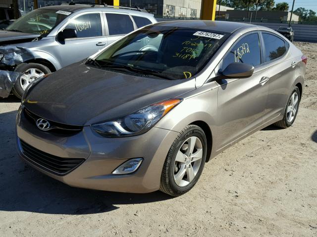 5NPDH4AE3DH243175 - 2013 HYUNDAI ELANTRA GL GOLD photo 2