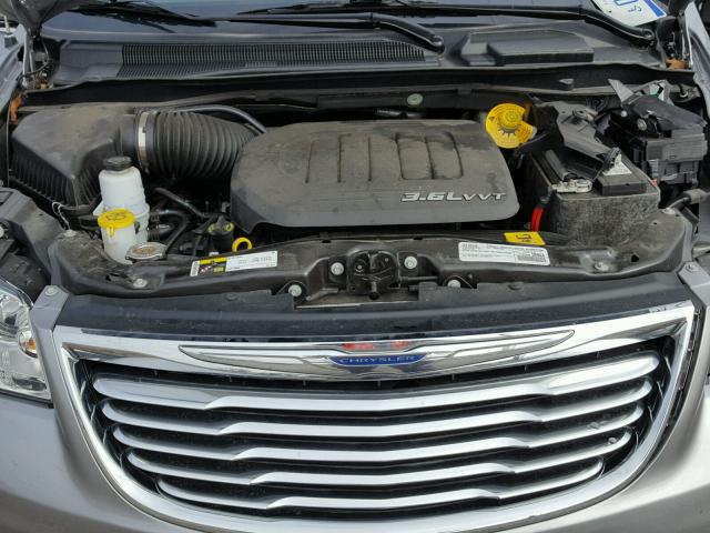 2C4RC1CG5GR306687 - 2016 CHRYSLER TOWN & COU GRAY photo 7